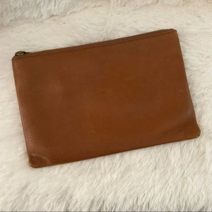 Madewell The Leather Pouch Clutch in English Saddle